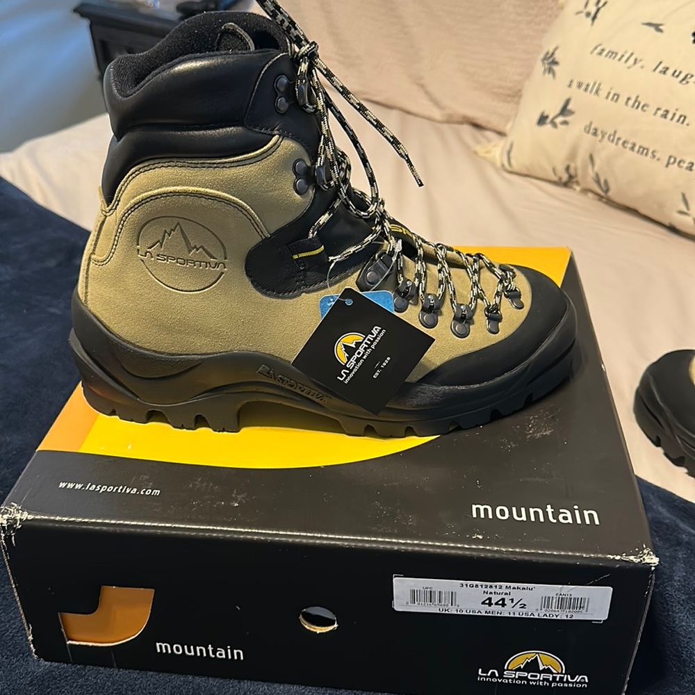 The La Sportiva Men's Makalu boot